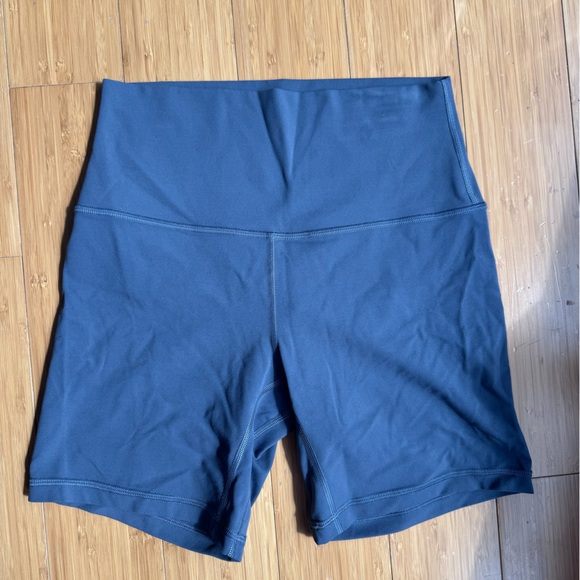 Lululemon Align Short in Oil Grey - Picture 3 of 3